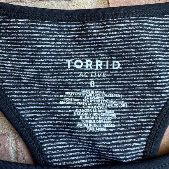 Torrid Active Women's Gray Striped Low Impact Wireless Sport Bras Size 0X - Picture 3 of 3